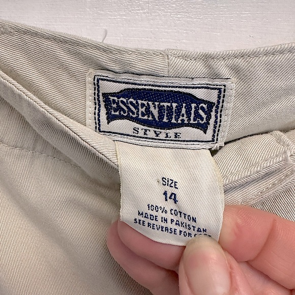Essentials style 100% cotton khaki shorts - Size 14 - Picture 3 of 7